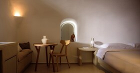 Oia Treasures Art Suites