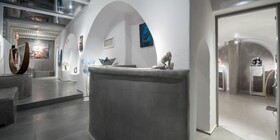 Oia Treasures Art Suites