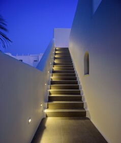 Oia Treasures Art Suites