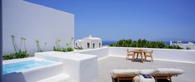 Oia Treasures Art Suites