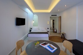 Ryolithos Suites