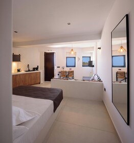 Ryolithos Suites