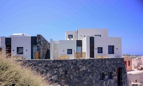 Ryolithos Suites