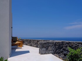Ryolithos Suites
