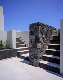 Ryolithos Suites