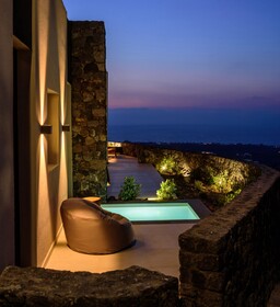 Ryolithos Suites
