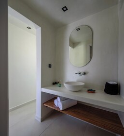 Ryolithos Suites