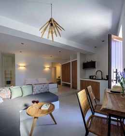 Ryolithos Suites