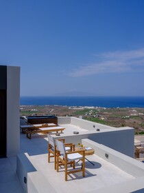 Ryolithos Suites