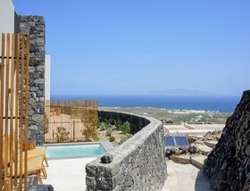 Ryolithos Suites