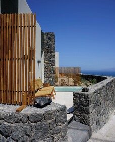 Ryolithos Suites