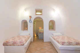 Santorini Paradise Cave House