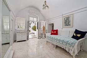 Santorini Paradise Cave House
