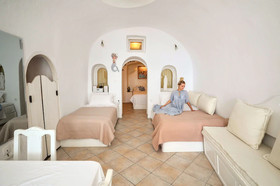Santorini Paradise Cave House