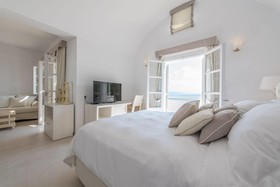 Santorini Secret Suites & Spa