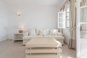 Santorini Secret Suites & Spa