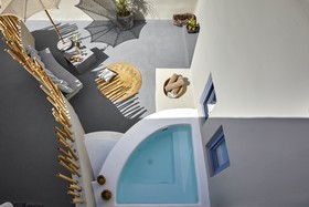 Luna Santorini Suites