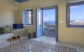 Luna Santorini Suites