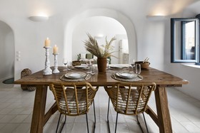 Luna Santorini Suites