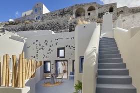 Luna Santorini Suites