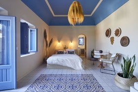 Luna Santorini Suites