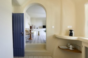 Luna Santorini Suites