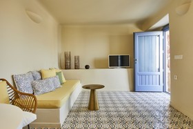 Luna Santorini Suites