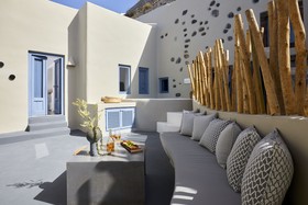Luna Santorini Suites