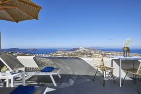 Luna Santorini Suites