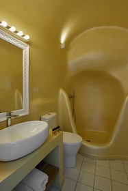 Luna Santorini Suites
