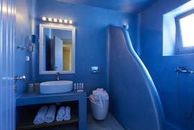 Luna Santorini Suites