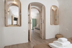 White Orchid Cave House & Studio
