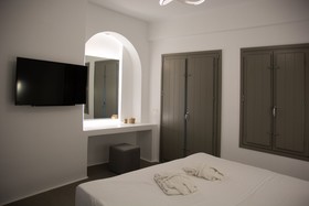 Amphitrite Suites Santorini