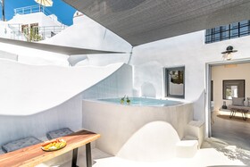 Anila Suites
