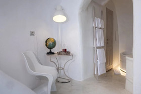 The Globe Suites