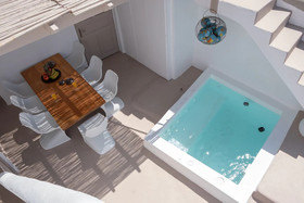 The Globe Suites