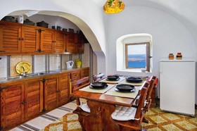 Iriana Apartments