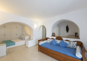 Kastro Suites