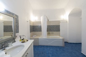 Kastro Suites