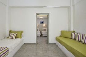 Nissos Thira Hotel