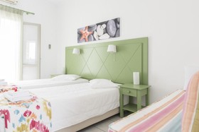 Nissos Thira Hotel