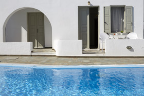 Nissos Thira Hotel