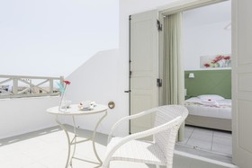 Nissos Thira Hotel