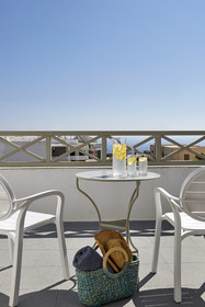 Nissos Thira Hotel