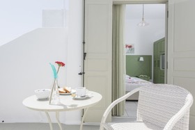 Nissos Thira Hotel