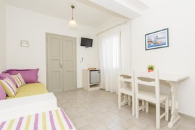 Nissos Thira Hotel