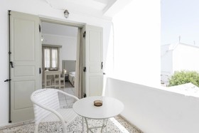 Nissos Thira Hotel