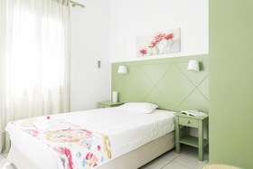 Nissos Thira Hotel