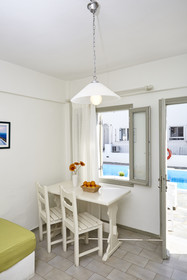 Nissos Thira Hotel