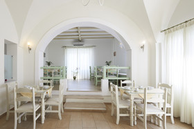 Nissos Thira Hotel